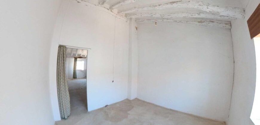 Spain Get your residency! house great location, need renovation 007005