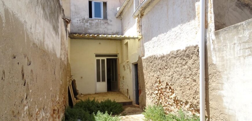 Spain Get your residency! house great location, need renovation 007005