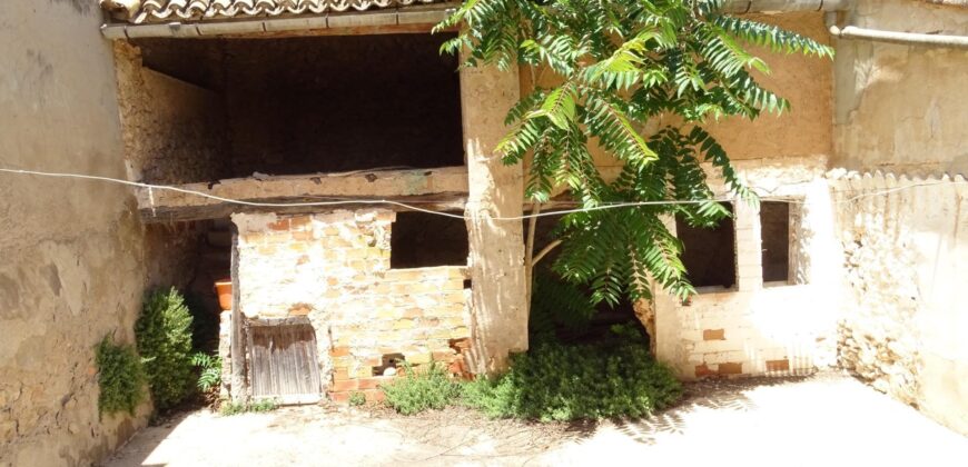 Spain Get your residency! house great location, need renovation 007005