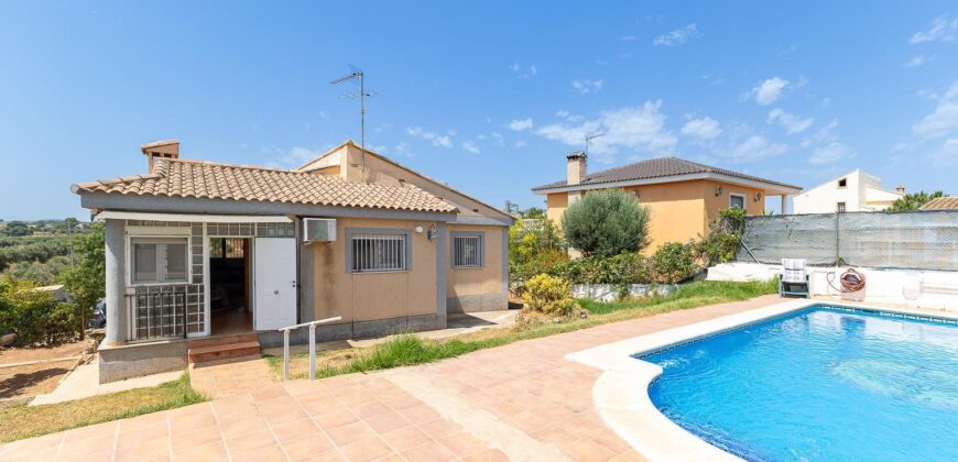 Spain Get your residency! villa with pool and garden in a quiet area #006955