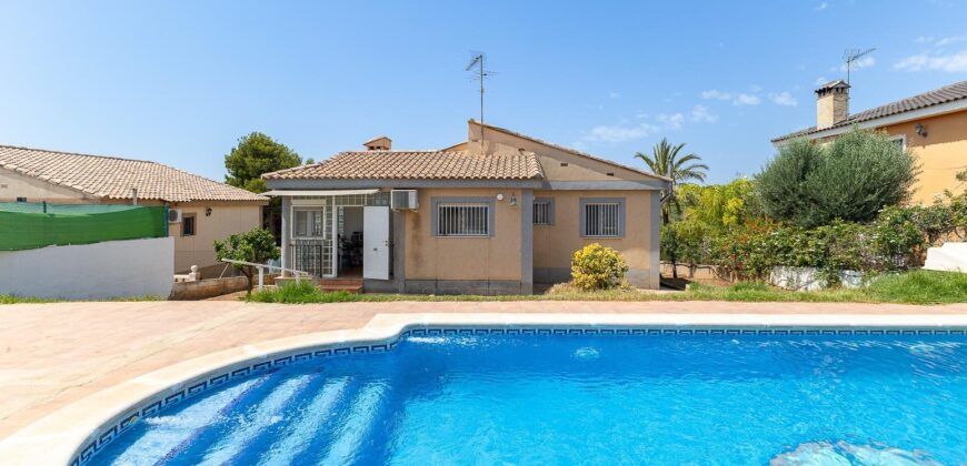 Spain Get your residency! villa with pool and garden in a quiet area #006955