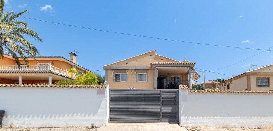 Spain Get your residency! villa with pool and garden in a quiet area #006955