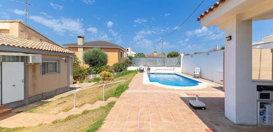 Spain Get your residency! villa with pool and garden in a quiet area #006955