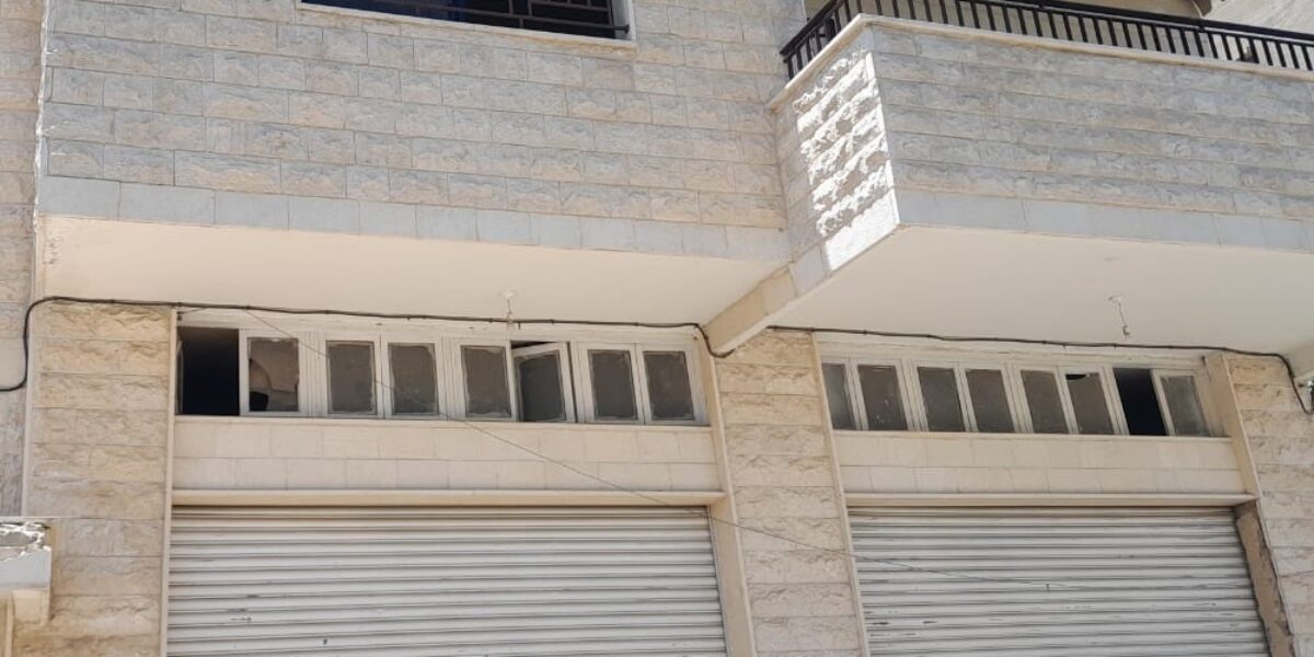 maalaka building shops two facades 200m + apartment 250m for sale #6642