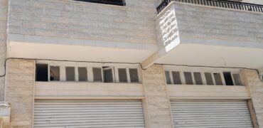 maalaka building shops two facades 200m + apartment 250m for sale #6642