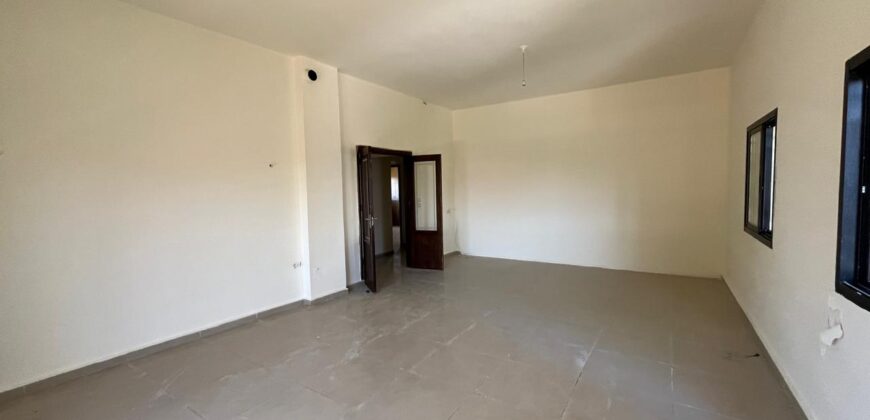 maalaka spacious apartment 250 sqm for rent #6677