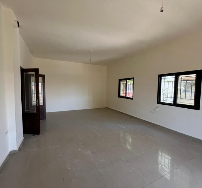 maalaka building shops two facades 200m + apartment 250m for sale #6642