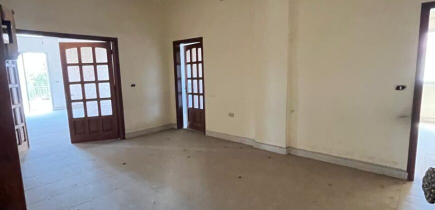 madine el sinayia apartment 220 sqm for sale need renovation, main road #6650