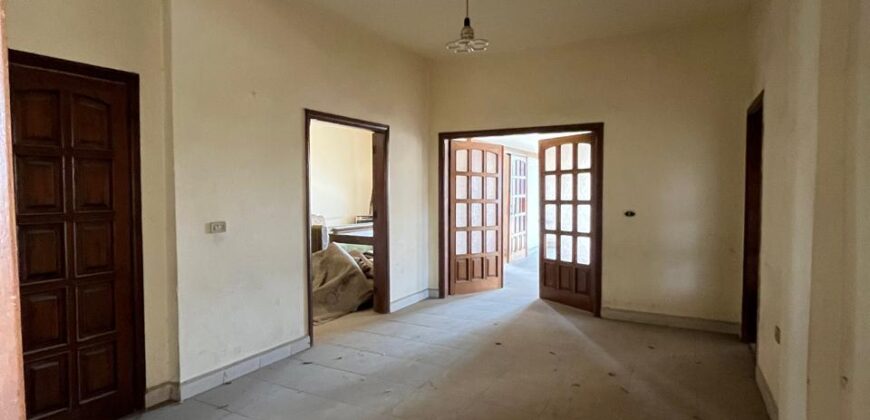 madine el sinayia apartment 220 sqm for sale need renovation, main road #6650