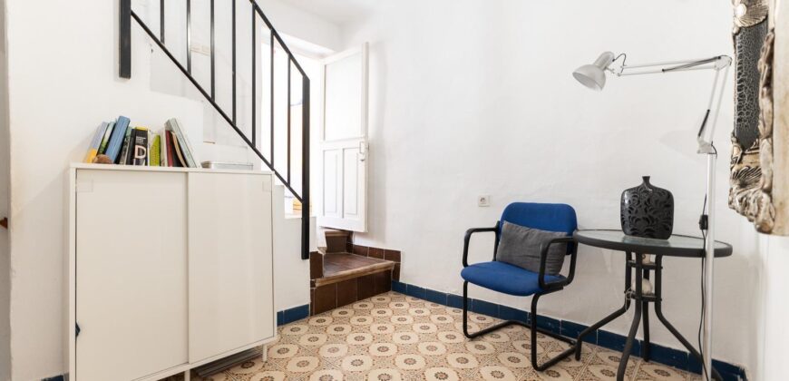 Spain Get your residency! house nice location, need renovation 007615