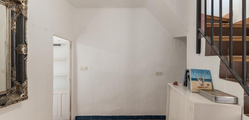Spain Get your residency! house nice location, need renovation 007615