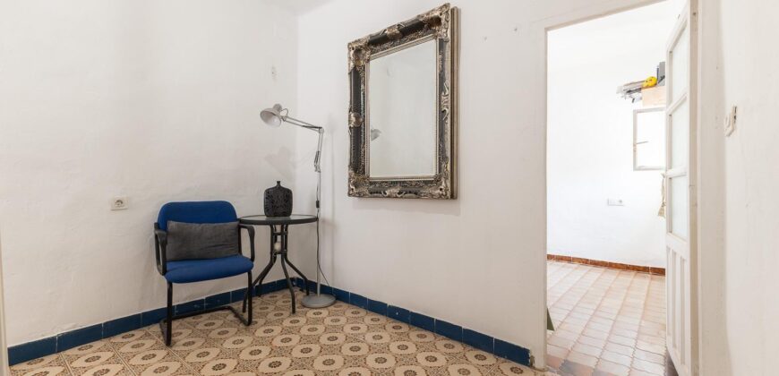 Spain Get your residency! house nice location, need renovation 007615