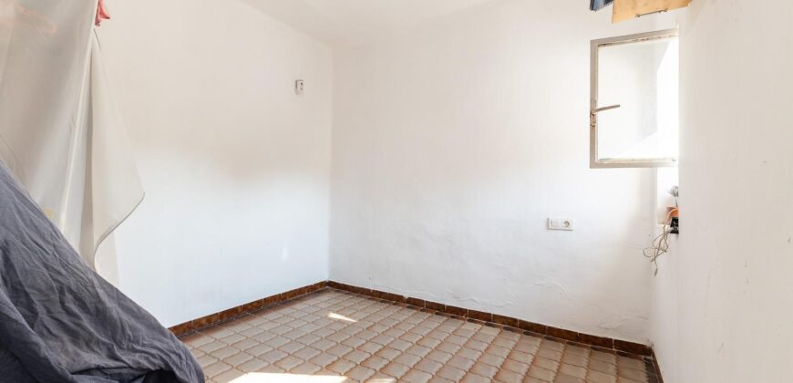 Spain Get your residency! house nice location, need renovation 007615