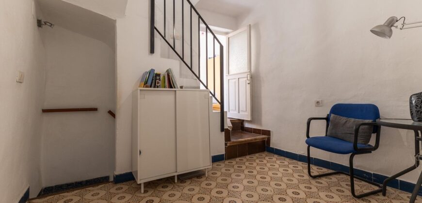 Spain Get your residency! house nice location, need renovation 007615