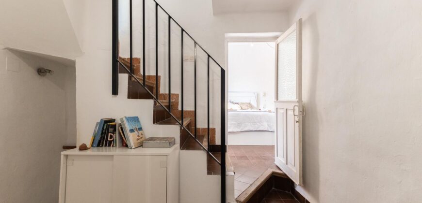 Spain Get your residency! house nice location, need renovation 007615