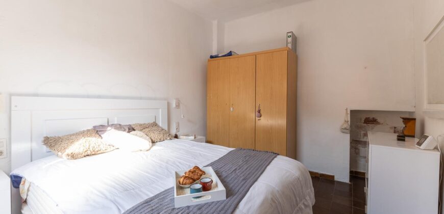 Spain Get your residency! house nice location, need renovation 007615