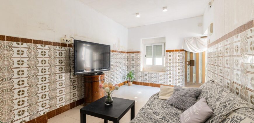 Spain Get your residency! house nice location, need renovation 007615