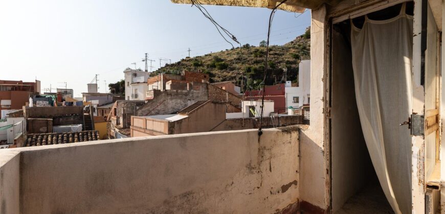 Spain Get your residency! house nice location, need renovation 007615