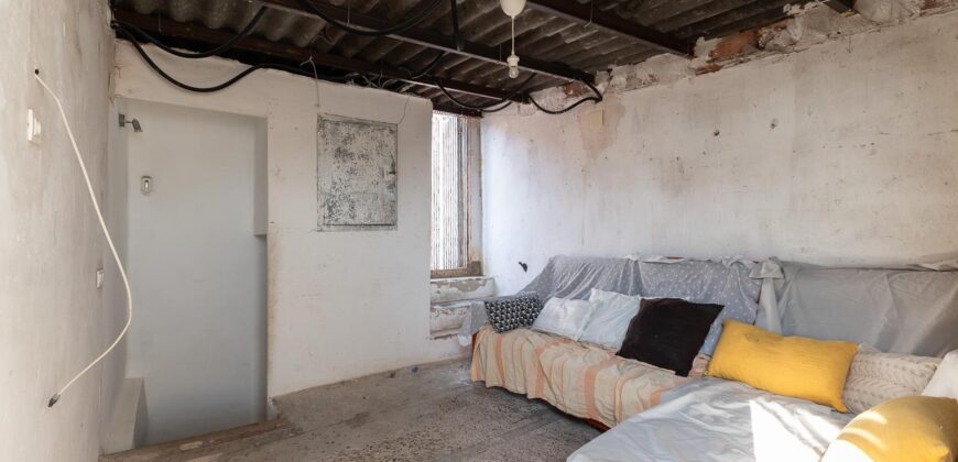 Spain Get your residency! house nice location, need renovation 007615