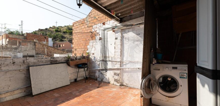 Spain Get your residency! house nice location, need renovation 007615