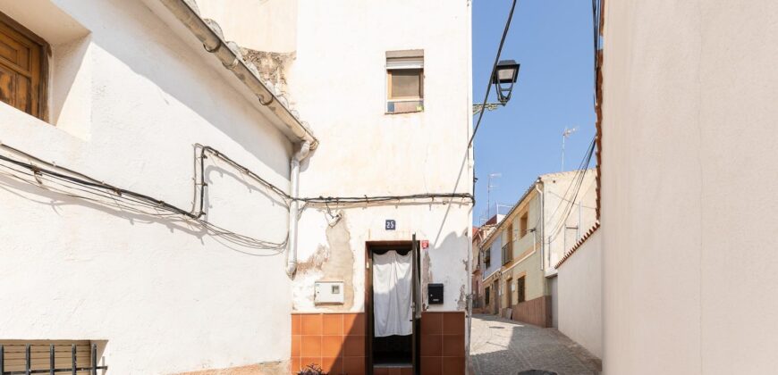Spain Get your residency! house nice location, need renovation 007615