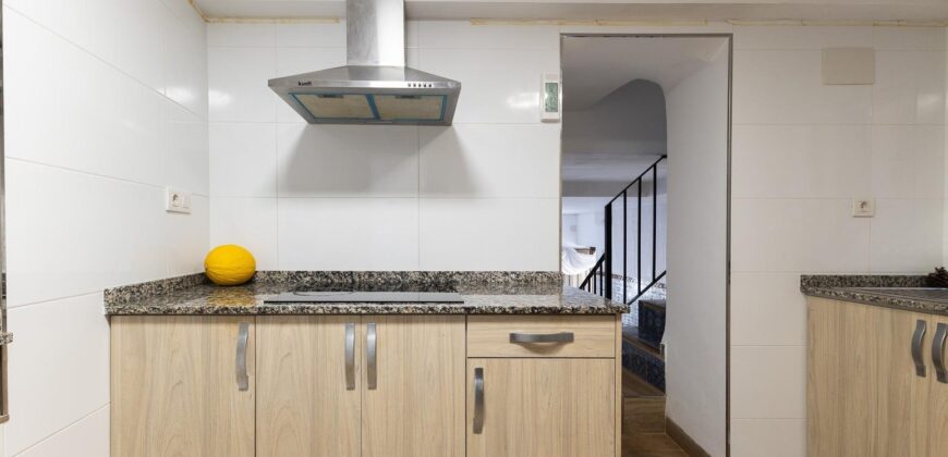 Spain Get your residency! house nice location, need renovation 007615