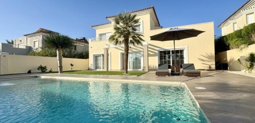 Spain Get your residency! renovated villa in the prestigious resort SVM740457