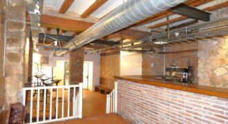Barcelona restaurant for sale located on a busy pedestrian street PR-00371