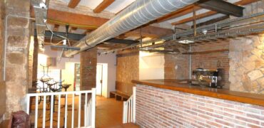 Barcelona restaurant for sale located on a busy pedestrian street PR-00371