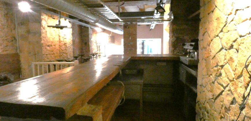 Barcelona restaurant for sale located on a busy pedestrian street PR-00371