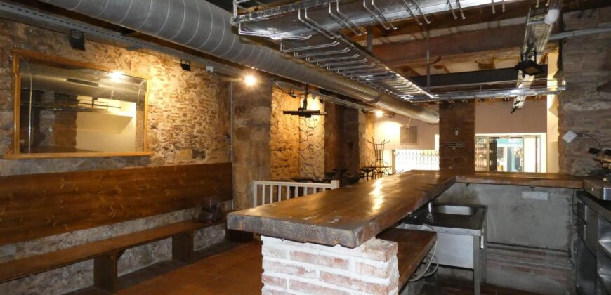 Barcelona restaurant for sale located on a busy pedestrian street PR-00371