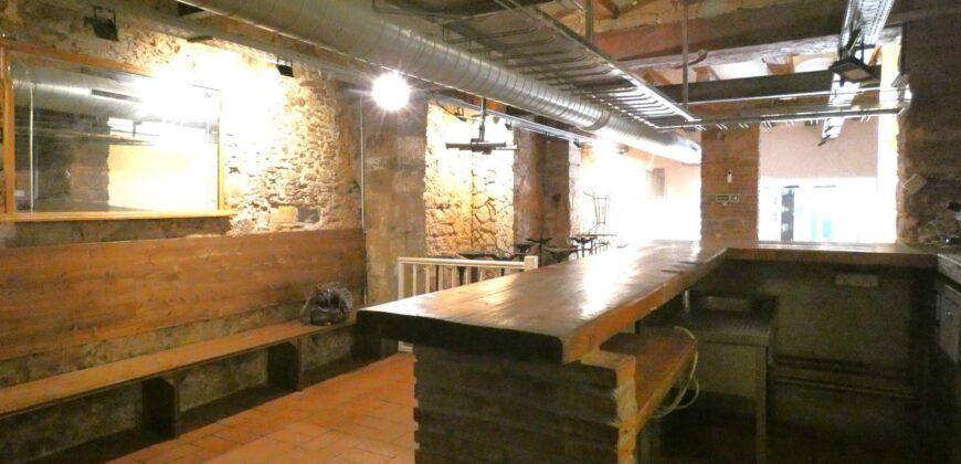 Barcelona restaurant for sale located on a busy pedestrian street PR-00371
