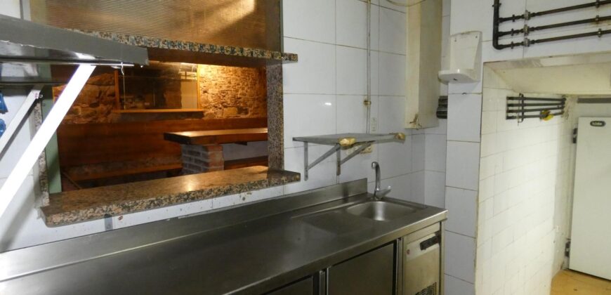 Barcelona restaurant for sale located on a busy pedestrian street PR-00371