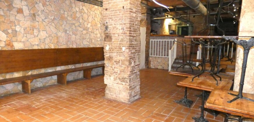Barcelona restaurant for sale located on a busy pedestrian street PR-00371