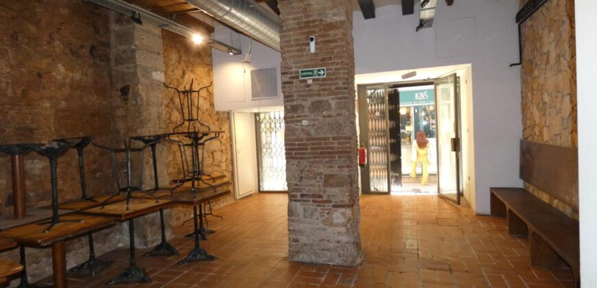 Barcelona restaurant for sale located on a busy pedestrian street PR-00371