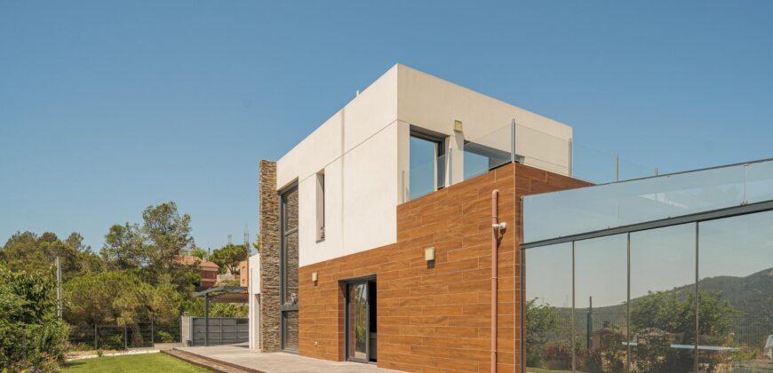 Spain Get your residency! luxury villa in a privileged natural setting PR-00357