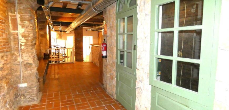 Barcelona restaurant for sale located on a busy pedestrian street PR-00371