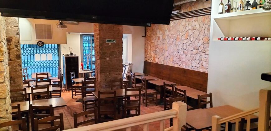 Barcelona restaurant for sale located on a busy pedestrian street PR-00371