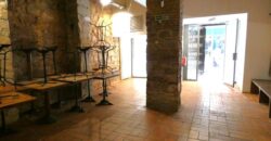 Barcelona restaurant for sale located on a busy pedestrian street PR-00371