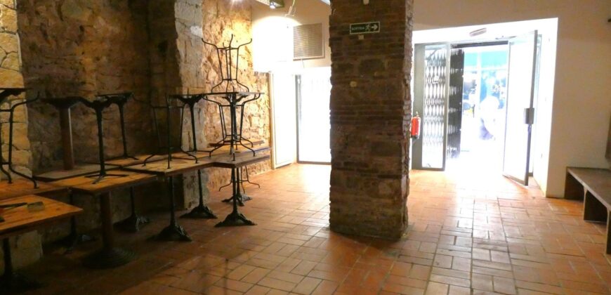 Barcelona restaurant for sale located on a busy pedestrian street PR-00371