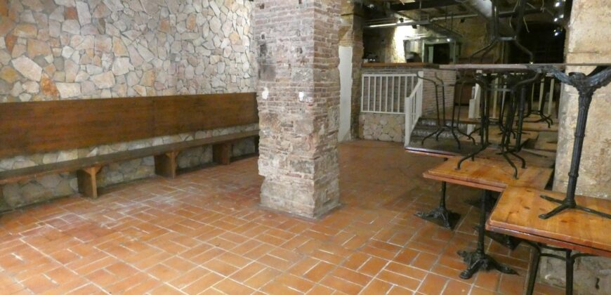 Barcelona restaurant for sale located on a busy pedestrian street PR-00371