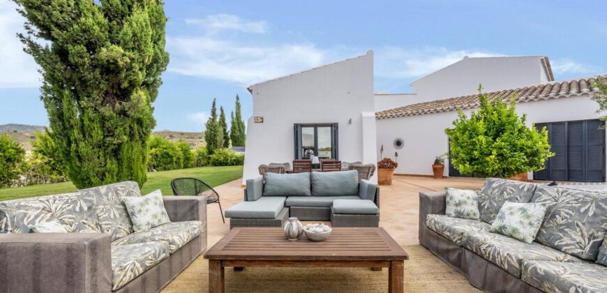 Spain Get your residency! luxury villa on a large plot with garden & pool SVM741898