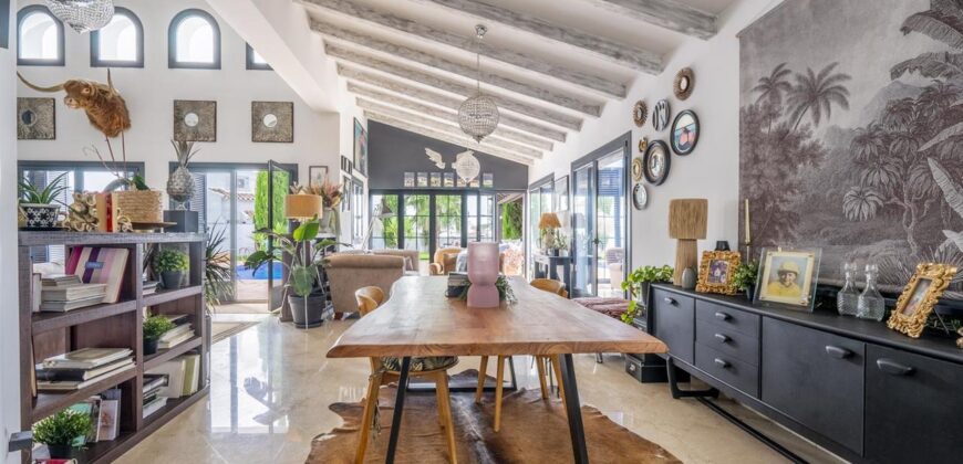 Spain Get your residency! luxury villa on a large plot with garden & pool SVM741898