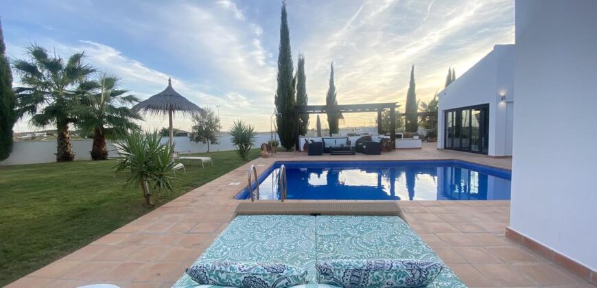 Spain Get your residency! luxury villa on a large plot with garden & pool SVM741898
