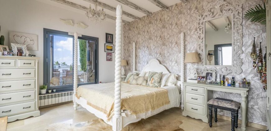 Spain Get your residency! luxury villa on a large plot with garden & pool SVM741898