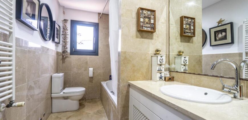 Spain Get your residency! luxury villa on a large plot with garden & pool SVM741898