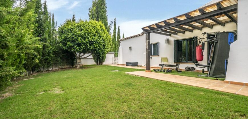 Spain Get your residency! luxury villa on a large plot with garden & pool SVM741898