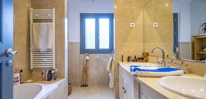 Spain Get your residency! luxury villa on a large plot with garden & pool SVM741898