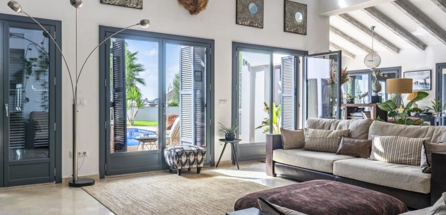 Spain Get your residency! luxury villa on a large plot with garden & pool SVM741898