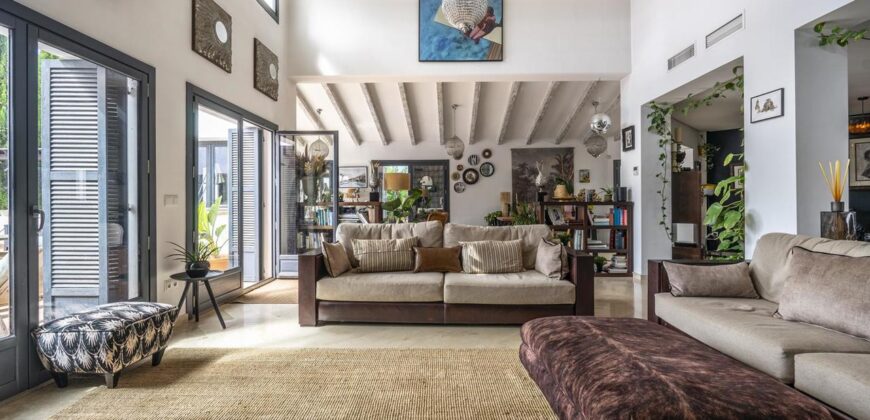 Spain Get your residency! luxury villa on a large plot with garden & pool SVM741898